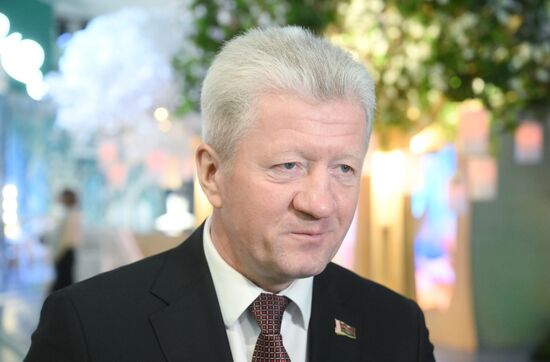 The International RUSSIA EXPO Forum and Exhibition. Belarusian Minister of Culture Anatoly Markevich. Location: Russia, Moscow. Author: Ilya Pitalev/Sputnik. RUSSIA EXPO. Belarusian Minister of Culture Anatoly Markevich visits exhibition