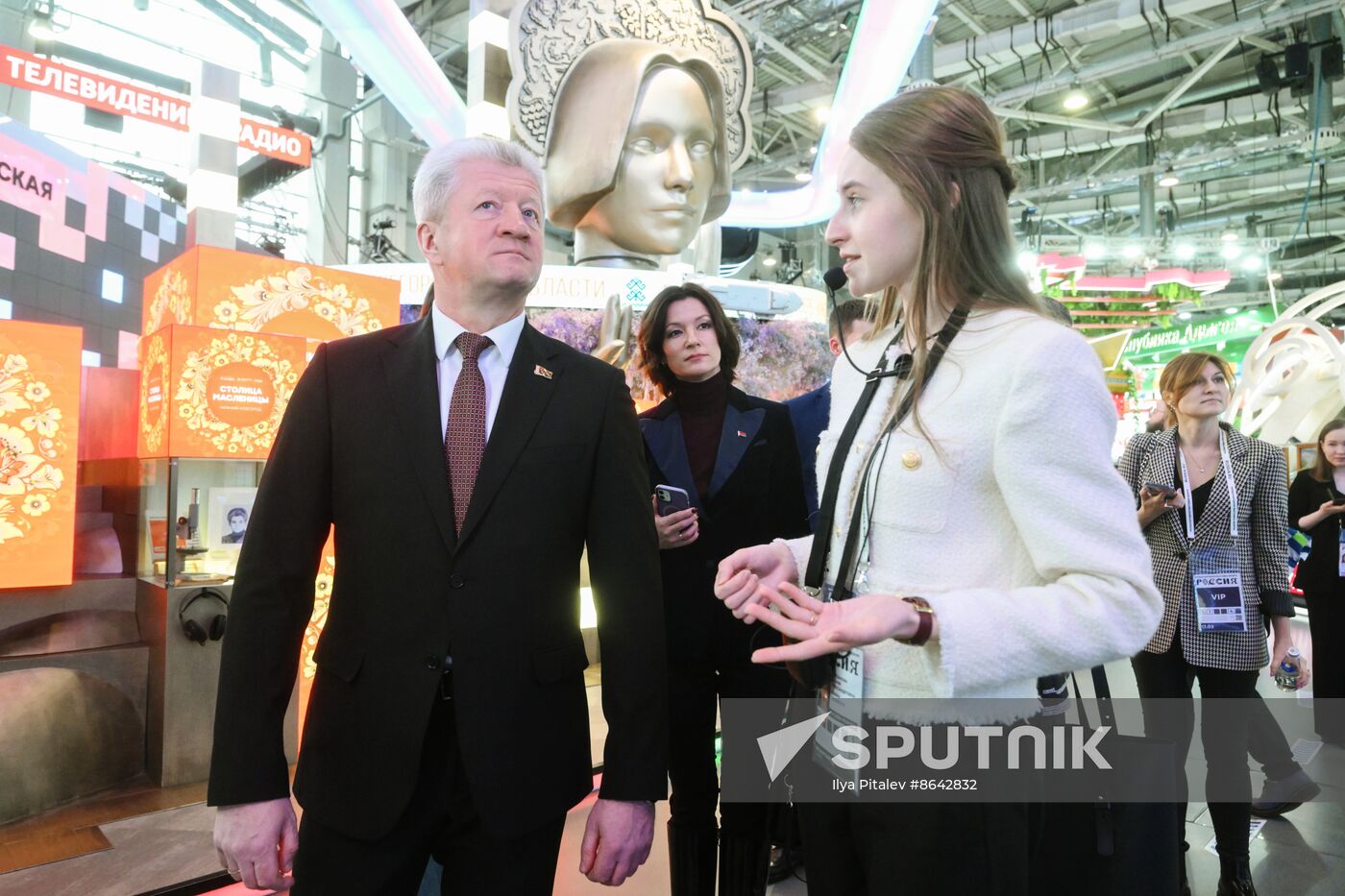 RUSSIA EXPO. Belarusian Minister of Culture Anatoly Markevich visits exhibition