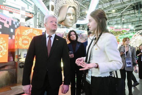 The International RUSSIA EXPO Forum and Exhibition. Belarusian Minister of Culture Anatoly Markevich. Location: Russia, Moscow. Author: Ilya Pitalev/Sputnik. RUSSIA EXPO. Belarusian Minister of Culture Anatoly Markevich visits exhibition
