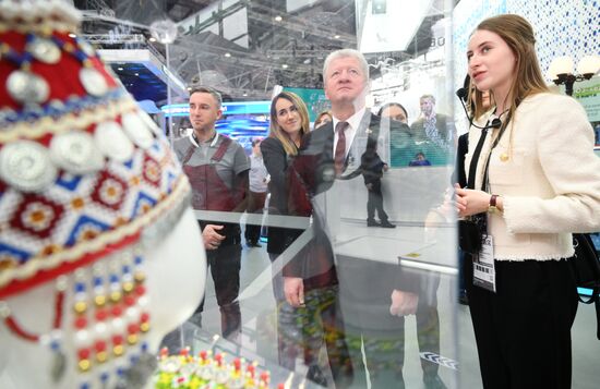 The International RUSSIA EXPO Forum and Exhibition. Belarusian Minister of Culture Anatoly Markevich. Location: Russia, Moscow. Author: Ilya Pitalev/Sputnik. RUSSIA EXPO. Belarusian Minister of Culture Anatoly Markevich visits exhibition