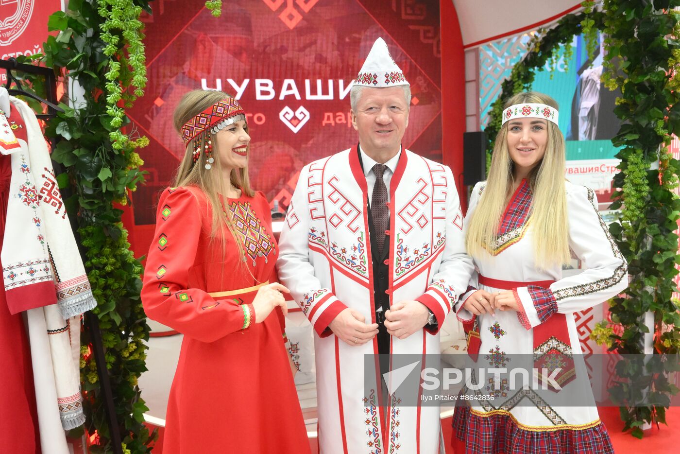 RUSSIA EXPO. Belarusian Minister of Culture Anatoly Markevich visits exhibition
