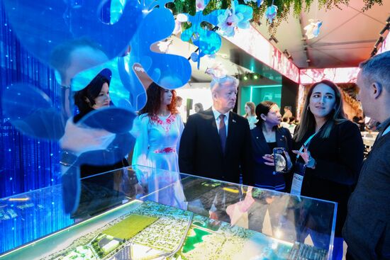 The International RUSSIA EXPO Forum and Exhibition. Belarusian Minister of Culture Anatoly Markevich. Location: Russia, Moscow. Author: Ilya Pitalev/Sputnik. RUSSIA EXPO. Belarusian Minister of Culture Anatoly Markevich visits exhibition