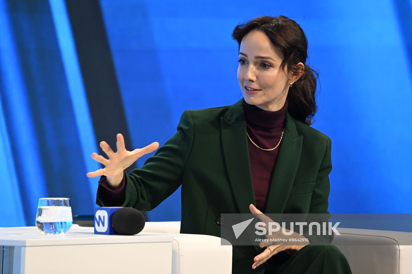 RUSSIA EXPO. Meeting with actress Valeria Lanskaya