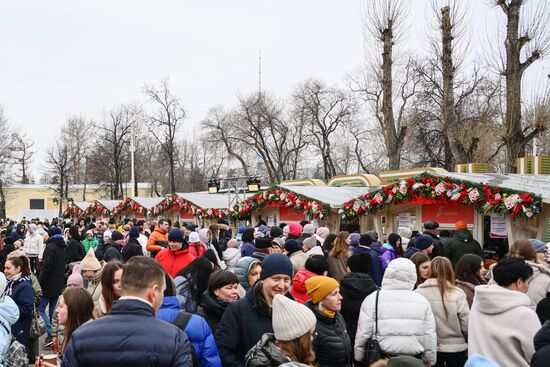 The International RUSSIA EXPO Forum and Exhibition. Pancake kiosks. Location: Russia, Moscow. Author: Vladimir Astapkovich/Sputnik. RUSSIA EXPO. Maslenitsa Week