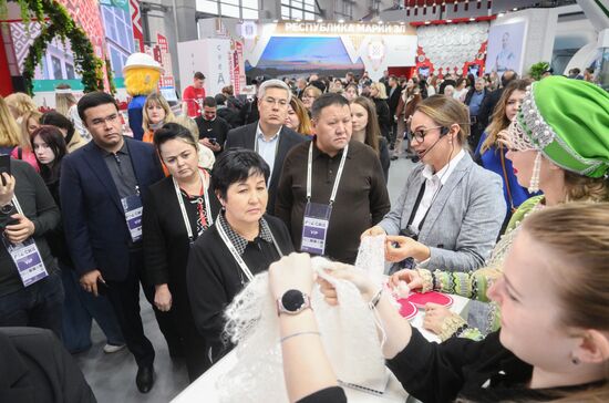 RUSSIA EXPO. SCO mission of Russian presidential election observers visits Russia Expo
