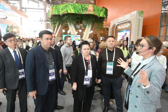 RUSSIA EXPO. SCO mission of Russian presidential election observers visits Russia Expo