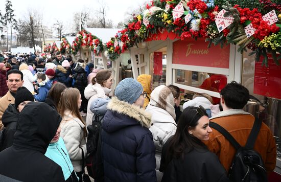 The International RUSSIA EXPO Forum and Exhibition. Pancake kiosks. Location: Russia, Moscow. Author: Vladimir Astapkovich/Sputnik. RUSSIA EXPO. Maslenitsa Week