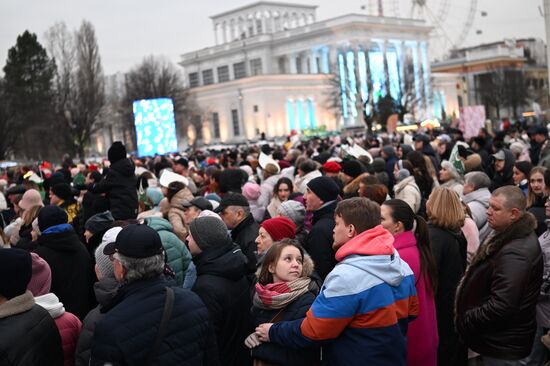 The International RUSSIA EXPO Exhibition and Forum. Spectators at the main outdoors stage. Location: Russia, Moscow. Author: Alexey Maishev/Sputnik. RUSSIA EXPO. Maslenitsa Week