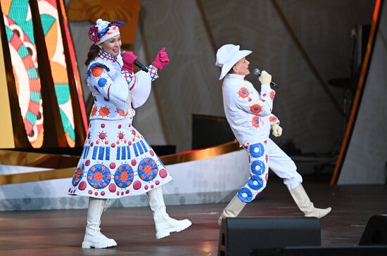 Russia International Exhibition and Forum. A concert on the Main Street Stage. Location: Russia, Moscow. Author: Alexey Maishev/Sputnik. RUSSIA EXPO. Maslenitsa Week