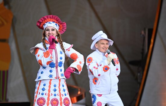 Russia International Exhibition and Forum. A concert on the Main Street Stage. Location: Russia, Moscow. Author: Alexey Maishev/Sputnik. RUSSIA EXPO. Maslenitsa Week