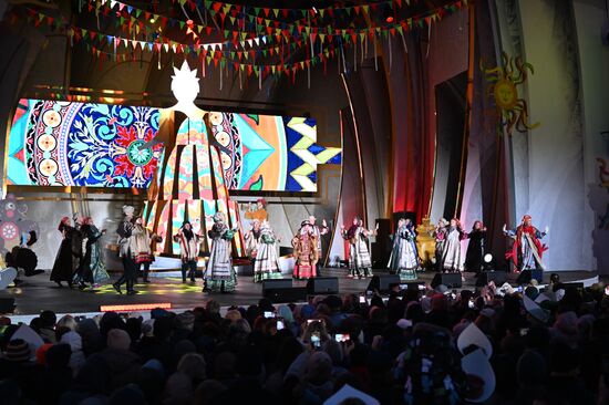 Russia International Exhibition and Forum. A concert on the Main Street Stage. Location: Russia, Moscow. Author: Alexey Maishev/Sputnik. RUSSIA EXPO. Maslenitsa Week