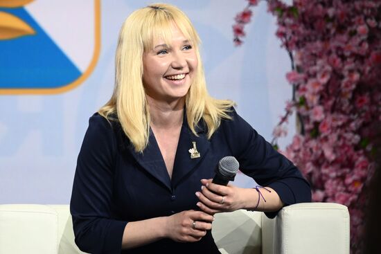 Russia International Exhibition and Forum. Plenary session-presentation Together into the Future: The Tenth Anniversary of the Russian Spring. Pavilion No. 75 (Hall A, Cultural Projects Zone). Marina Sponchenko, Head of the Sevastopol City Department for Youth and Sports Affairs. Location: Russia, Moscow. Author: Vladimir Astapkovich/Sputnik. Russia EXPO. Plenary session-presentation Together into Future: Tenth Anniversary of Russian Spring