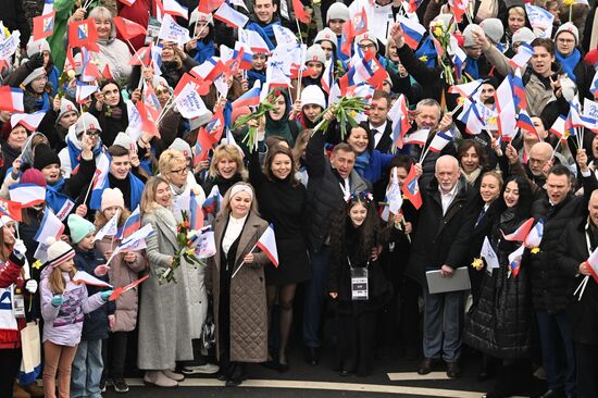 The International RUSSIA EXPO Forum and Exhibition. Festive march, Crimea - Sevastopol - Russia FOREVER. Center from left: Natalya Virtuozova, Director General of the Russia Expo, and Yury Gotsanyuk, Chair of the Council of Ministers of the Republic of Crimea. Location: Russia, Moscow. Author: Alexey Maishev/Sputnik. RUSSIA EXPO. Festive march, Crimea - Sevastopol - Russia FOREVER