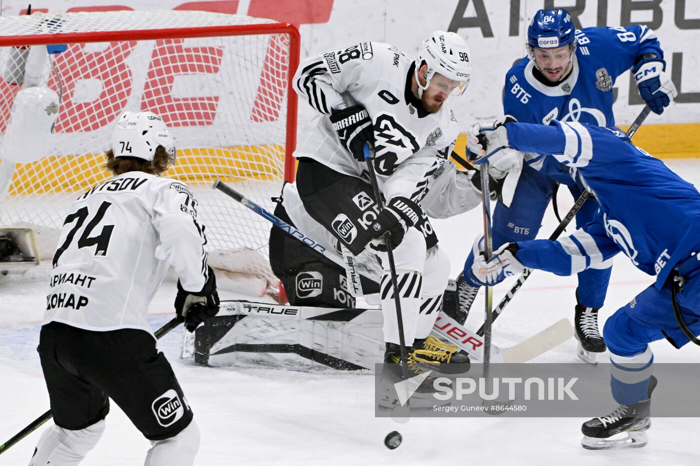 Russia Ice Hockey Kontinental League Dynamo- Traktor