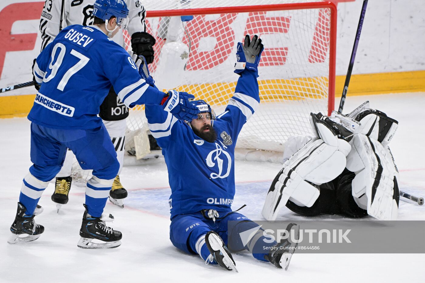 Russia Ice Hockey Kontinental League Dynamo- Traktor