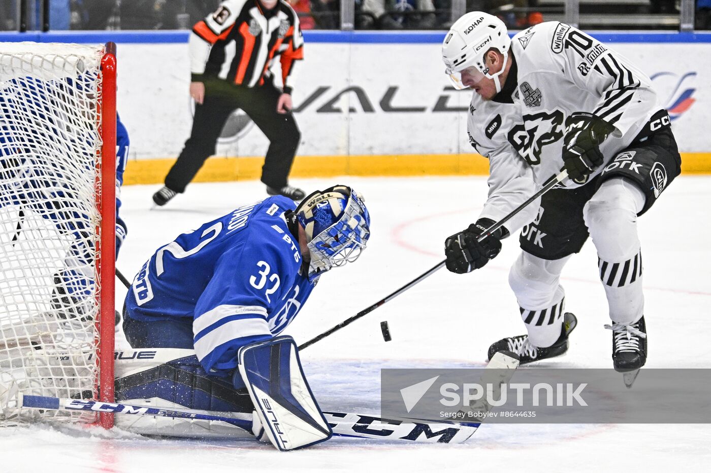 Russia Ice Hockey Kontinental League Dynamo- Traktor