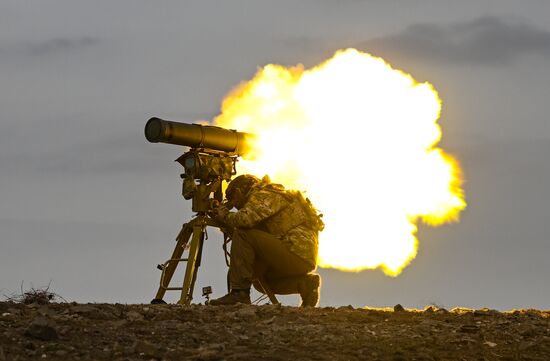 Russia Ukraine Military Operation Artillery Unit Training