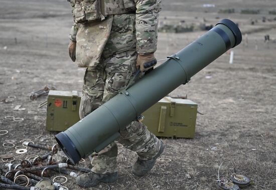 Russia Ukraine Military Operation Artillery Unit Training