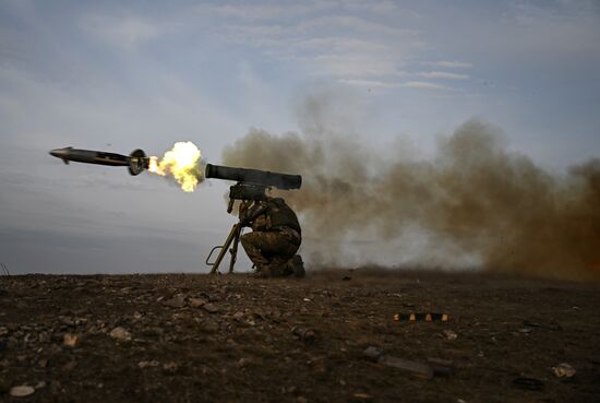 Russia Ukraine Military Operation Artillery Unit Training