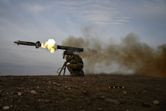 Russia Ukraine Military Operation Artillery Unit Training