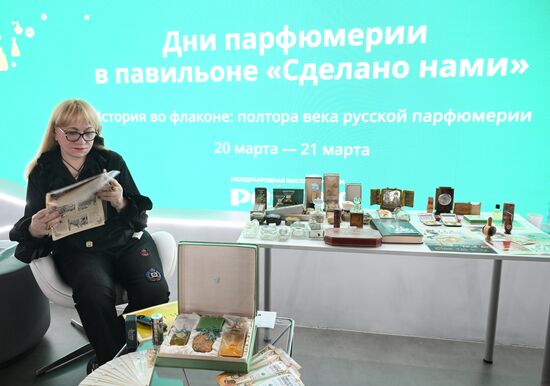 RUSSIA EXPO. Perfume bar from I Create school of perfumery and lecture by Russian Museum of Perfumery
