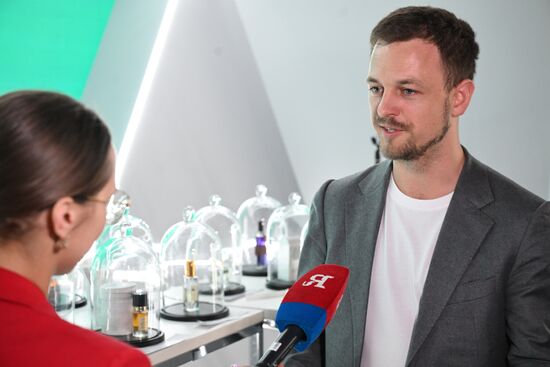 RUSSIA EXPO. Perfume bar from I Create school of perfumery and lecture by Russian Museum of Perfumery