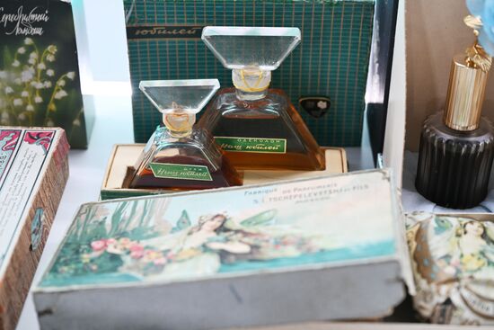 RUSSIA EXPO. Perfume bar from I Create school of perfumery and lecture by Russian Museum of Perfumery