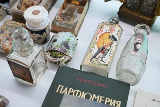 RUSSIA EXPO. Perfume bar from I Create school of perfumery and lecture by Russian Museum of Perfumery