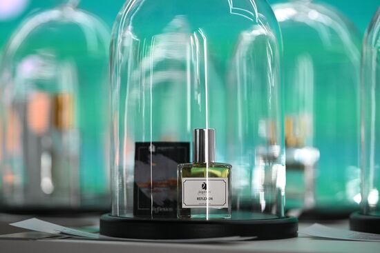 RUSSIA EXPO. Perfume bar from I Create school of perfumery and lecture by Russian Museum of Perfumery