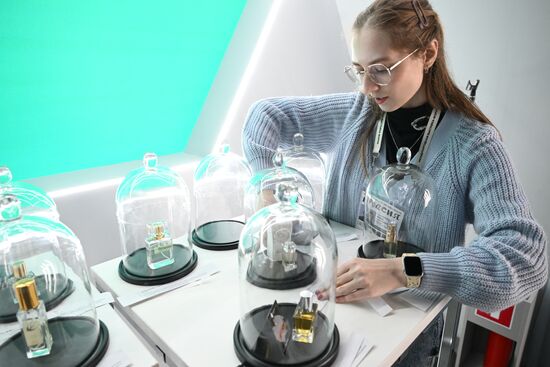 RUSSIA EXPO. Perfume bar from I Create school of perfumery and lecture by Russian Museum of Perfumery