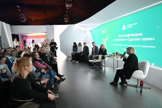 RUSSIA EXPO. Perfume bar from I Create school of perfumery and lecture by Russian Museum of Perfumery