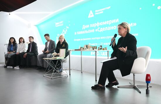 RUSSIA EXPO. Perfume bar from I Create school of perfumery and lecture by Russian Museum of Perfumery