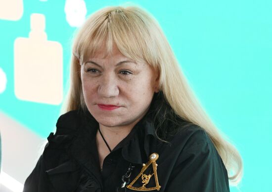 RUSSIA EXPO. Perfume bar from I Create school of perfumery and lecture by Russian Museum of Perfumery