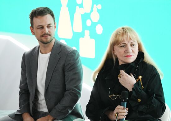 RUSSIA EXPO. Perfume bar from I Create school of perfumery and lecture by Russian Museum of Perfumery