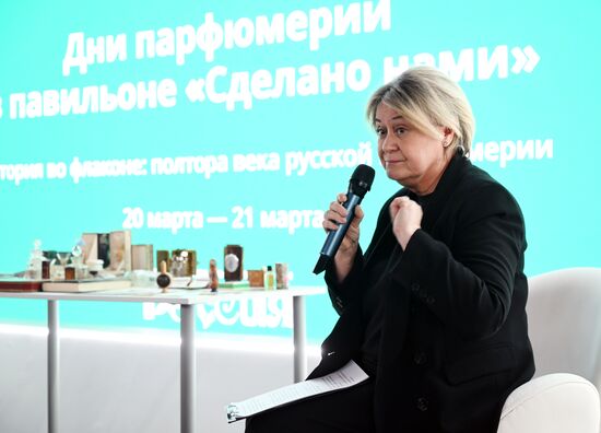 RUSSIA EXPO. Perfume bar from I Create school of perfumery and lecture by Russian Museum of Perfumery