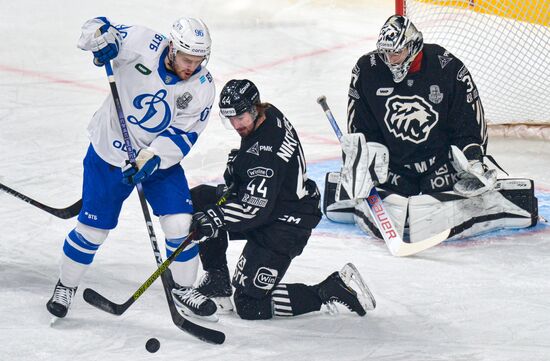 Russia Ice Hockey Kontinental League Traktor - Dynamo