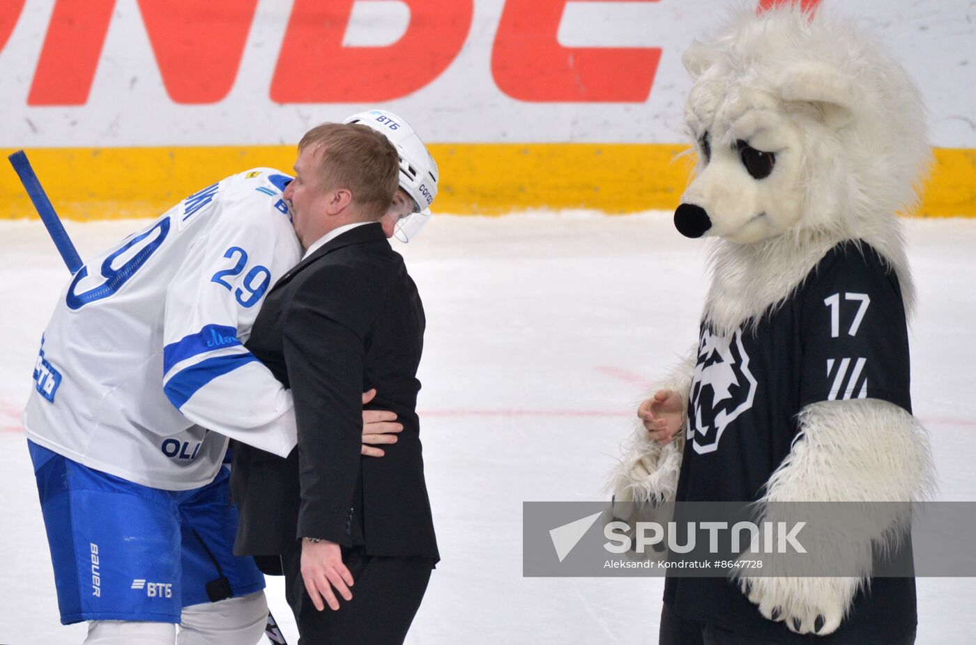 Russia Ice Hockey Kontinental League Traktor - Dynamo
