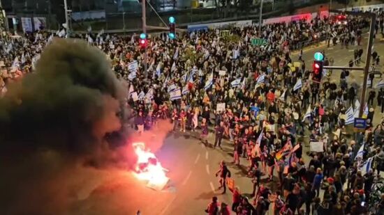 Thousands of protesters in Tel Aviv demand early elections in Israel