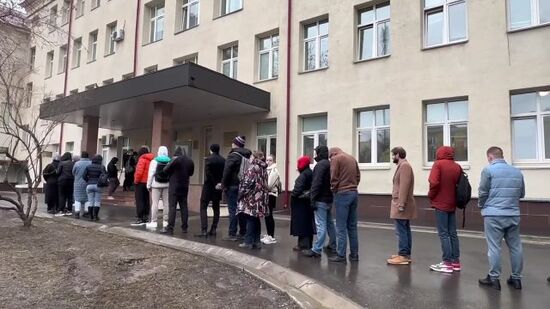 People are waiting to donate blood for the victims of the Crocus City Hall terrorist attack