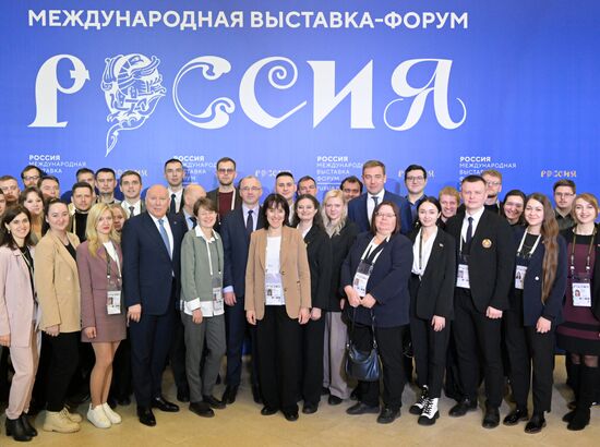 Russia EXPO. Delegation of young scientists and postgraduate students from Belarusian universities visits exhibition during first stage of 13th Forum of Union State's Engineering and Technological Universities