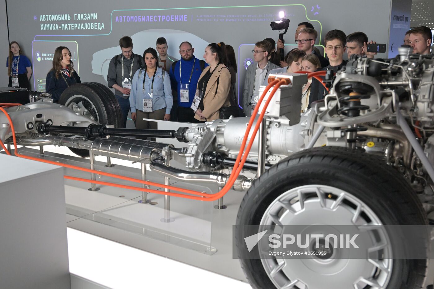 Russia EXPO. Delegation of young scientists and postgraduate students from Belarusian universities visits exhibition during first stage of 13th Forum of Union State's Engineering and Technological Universities