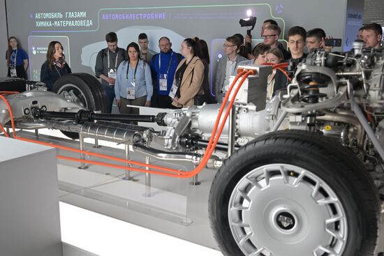 Russia EXPO. Delegation of young scientists and postgraduate students from Belarusian universities visits exhibition during first stage of 13th Forum of Union State's Engineering and Technological Universities