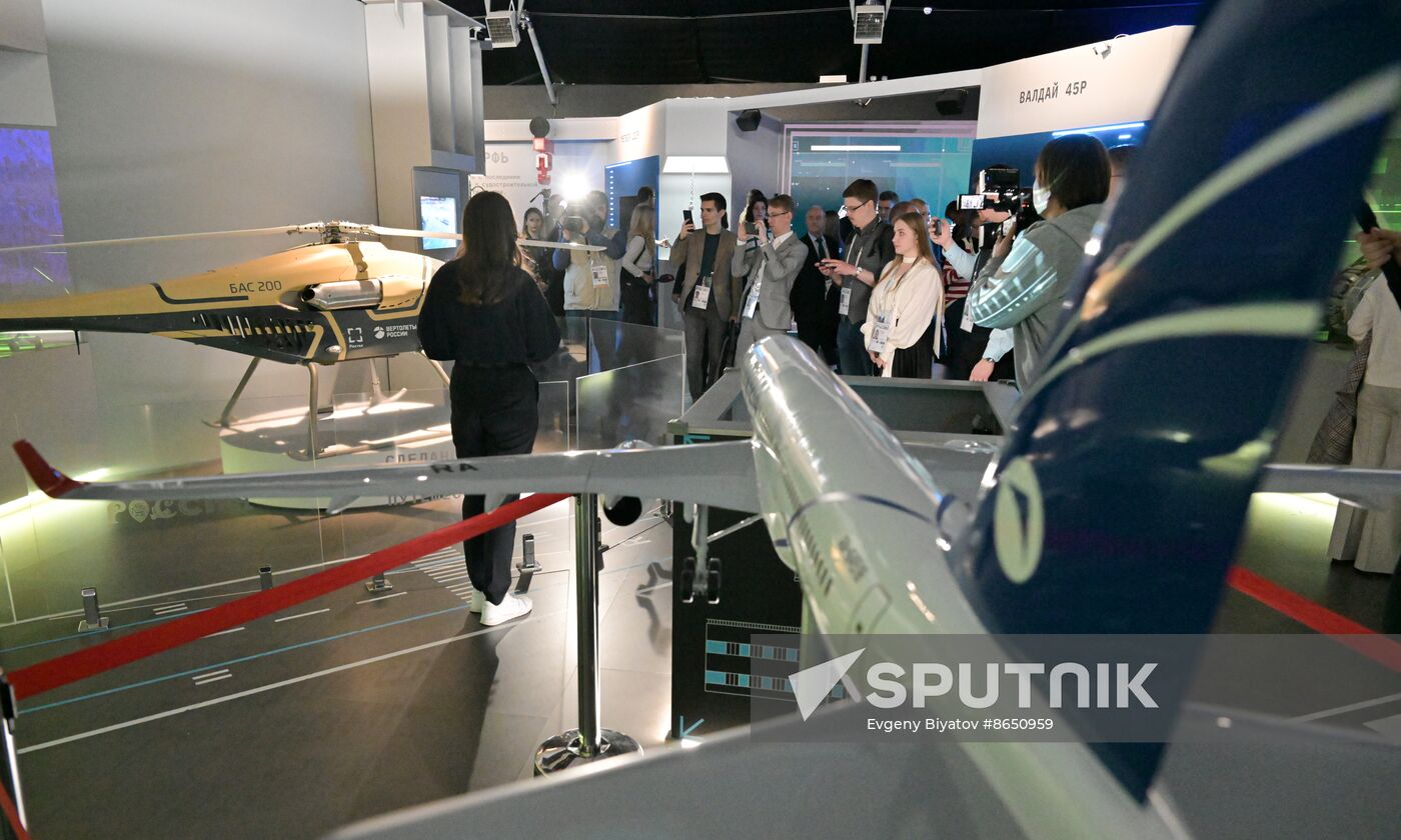 Russia EXPO. Delegation of young scientists and postgraduate students from Belarusian universities visits exhibition during first stage of 13th Forum of Union State's Engineering and Technological Universities