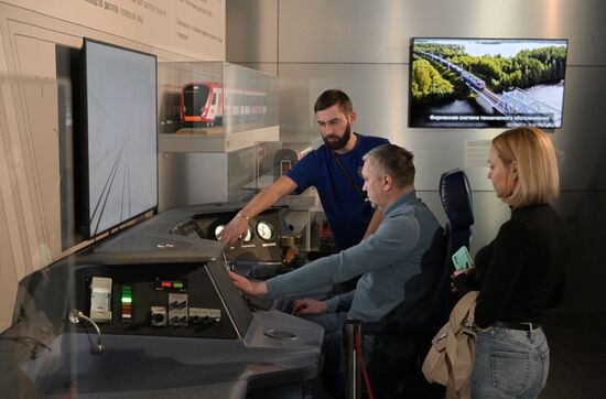 Russia EXPO. Delegation of young scientists and postgraduate students from Belarusian universities visits exhibition during first stage of 13th Forum of Union State's Engineering and Technological Universities