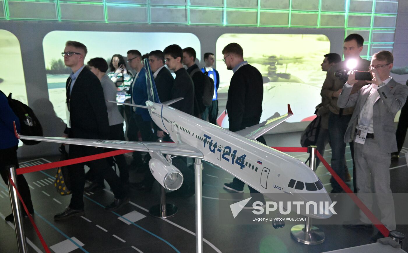 Russia EXPO. Delegation of young scientists and postgraduate students from Belarusian universities visits exhibition during first stage of 13th Forum of Union State's Engineering and Technological Universities