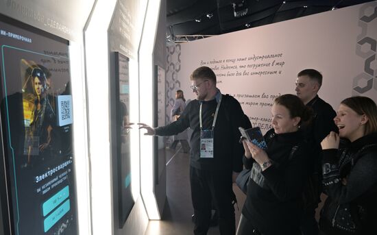 Russia EXPO. Delegation of young scientists and postgraduate students from Belarusian universities visits exhibition during first stage of 13th Forum of Union State's Engineering and Technological Universities