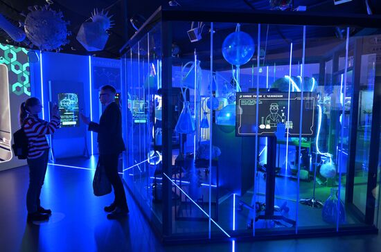 Russia EXPO. Delegation of young scientists and postgraduate students from Belarusian universities visits exhibition during first stage of 13th Forum of Union State's Engineering and Technological Universities