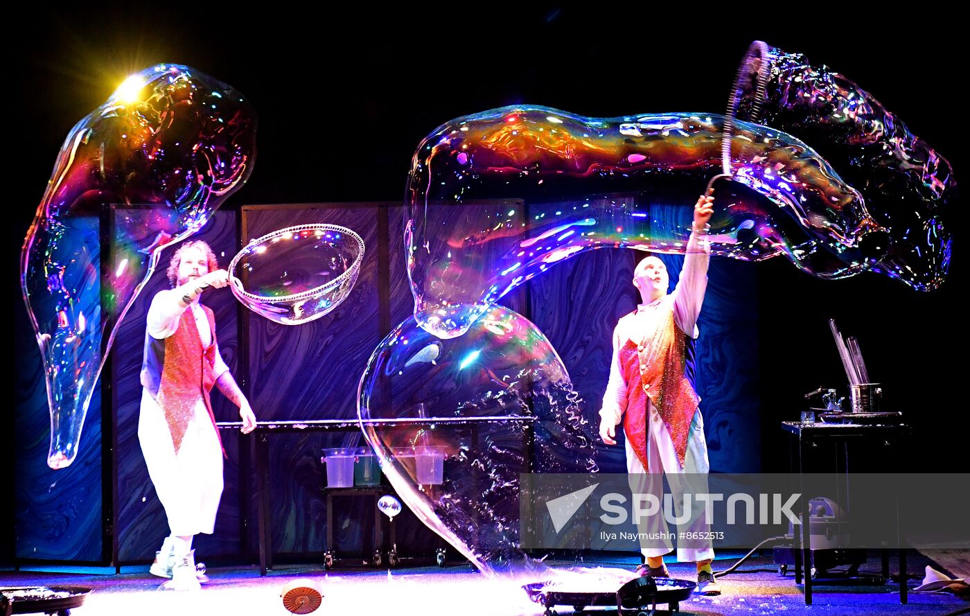 Russia Soap Bubble Show