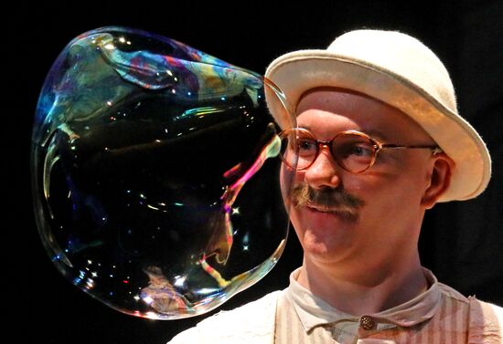 Russia Soap Bubble Show