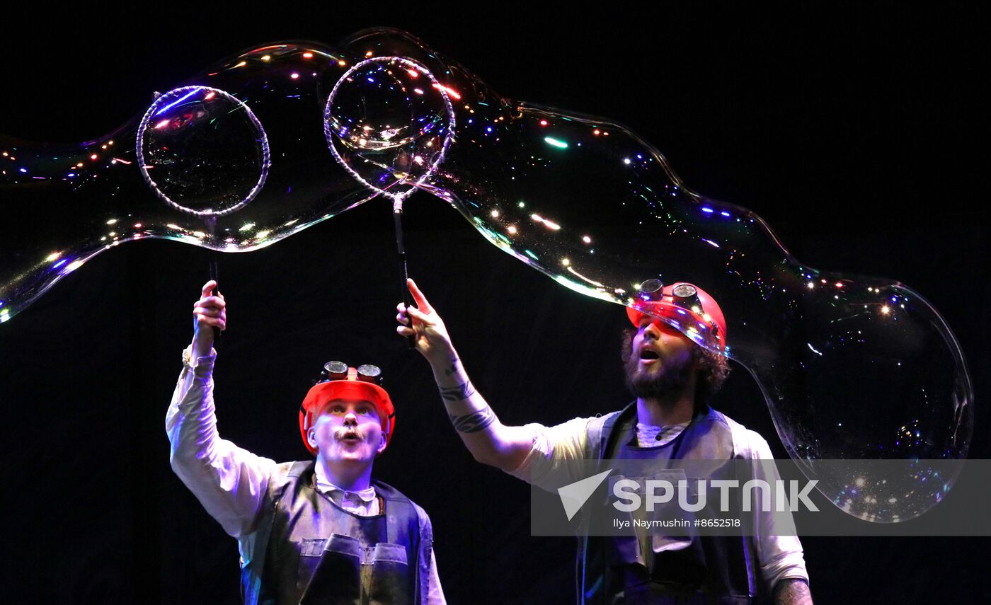 Russia Soap Bubble Show